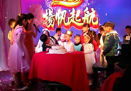 ݺ֮��������ѵ���ľ���ӭ�������ջ���